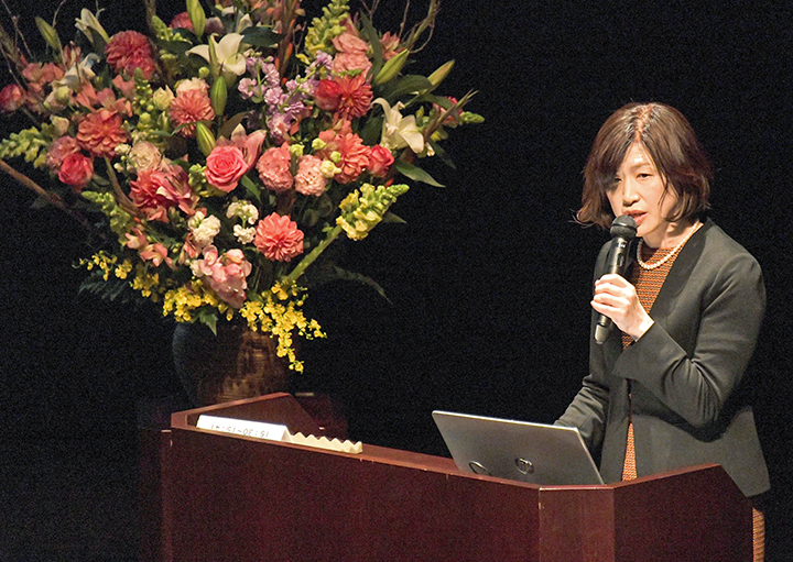 基調講演を行う平野清子客員講師(提供写真)