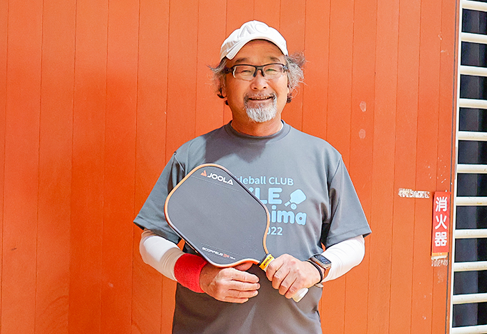 ピックルボール教室の講師を務める平岡康治さん(撮影・𦚰)