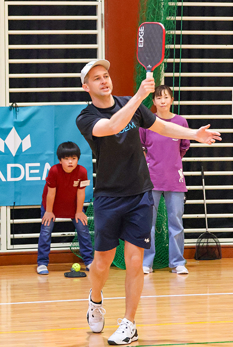 体験会の講師を務めたダニエル・ムーアさん(撮影・𦚰)