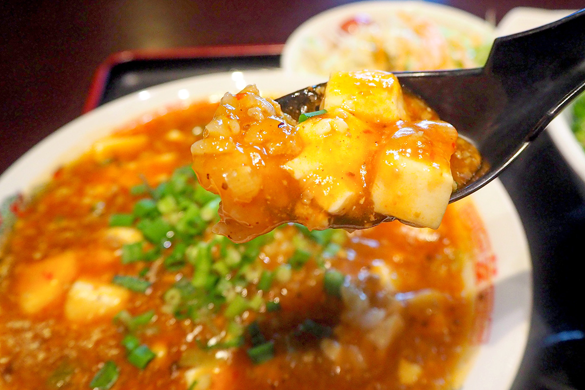 長春飯店の麻婆丼