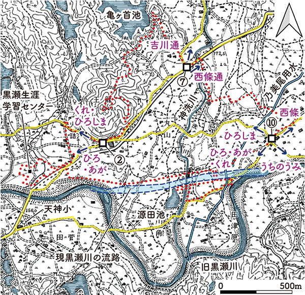 図3 明治期の地形図上に示した道標の位置と推定される街道(黄色)
図の範囲は図1と同じ。矢印と地名は道標にある向きと道標に刻まれた行き先の地名。縮尺1/2万分の1「中黒瀬村(明治32年測図)」。