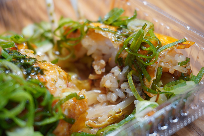 麺は使わず、米のみ使用。ライスバーガーのバンズをイメージして開発された