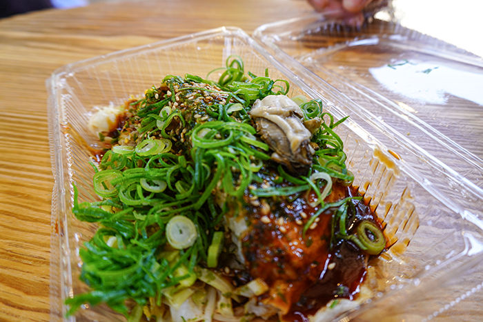 取材の合間に食べたOKONONさんの東広島焼き