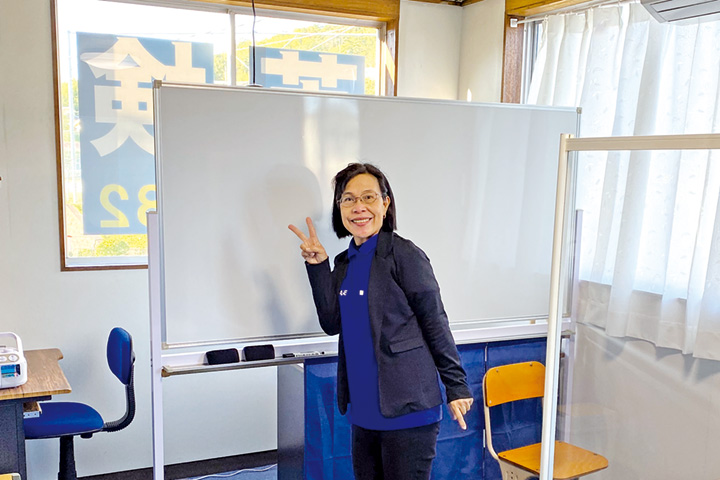 KIDS CLASSを担当するエルマ学院長