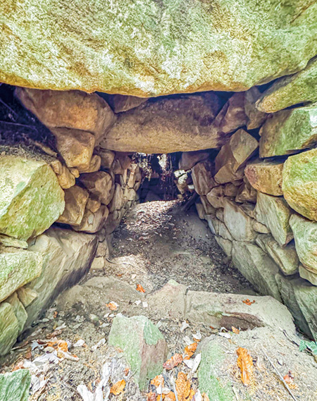 地点④　宮ヶ迫古墳の石室