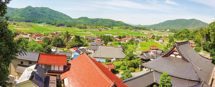 図2　西教寺（地点①）からの眺め　南に向かって撮影。右の屋根の建物は教得寺。