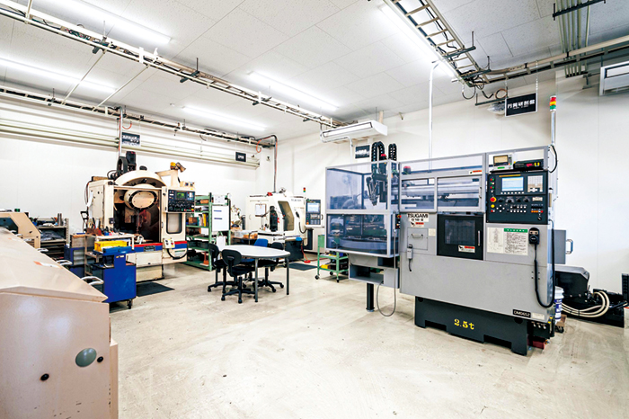 マシニングや旋盤等備え、少ロットの受注にも対応