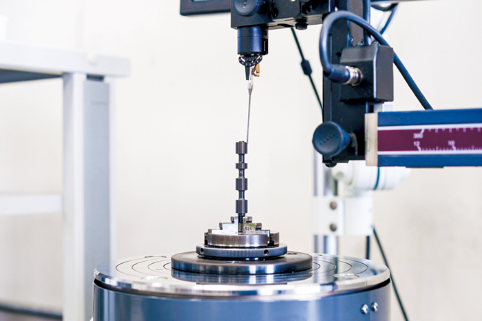 金属表面の粗さを測定できる形状測定機