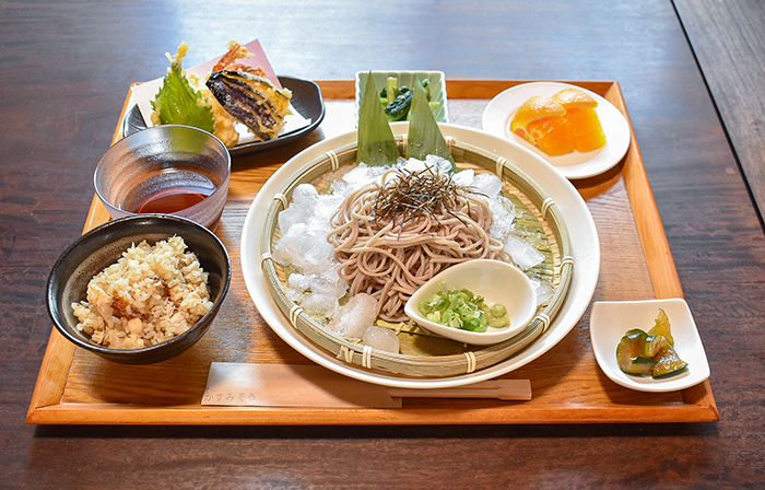 取材日の日替わりランチA「天ざるそば膳」