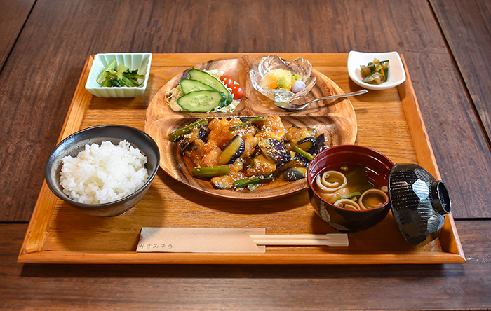 取材日の日替わりランチB　「鶏とナスのピリ辛炒め」