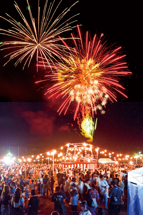 やぐらを囲む、西条盆踊りの夕べ