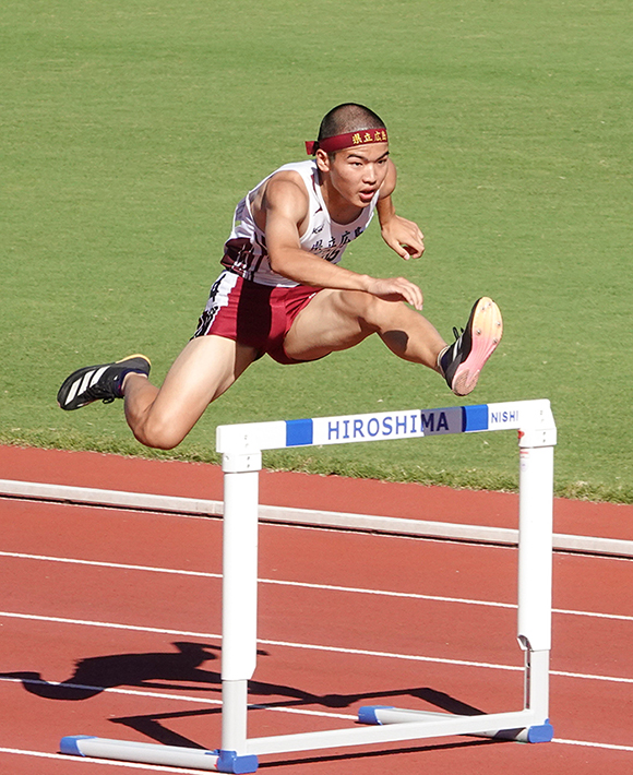 県立広島高の小早川智之選手（400メートル障害）