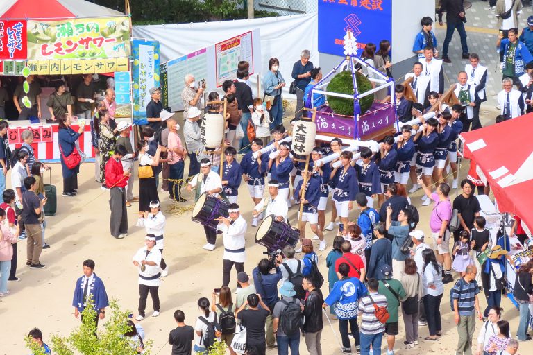 酒まつり2025 酒ひろばに入場する大酒神林行列