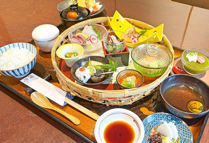 「竹かご御膳」（2500円）