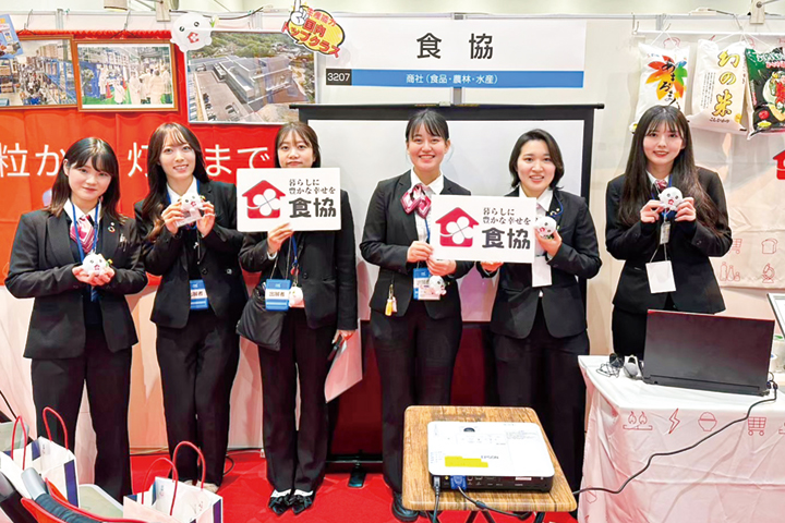 大学生向けインターンシップイベントで(左から3人目が筆者)