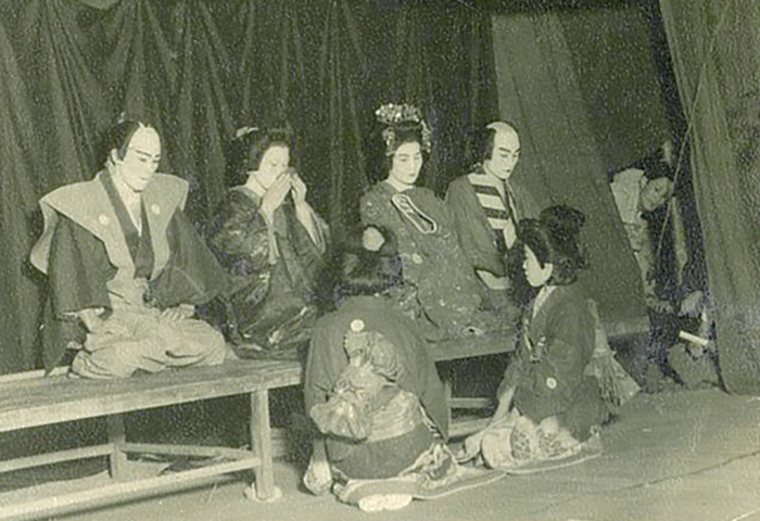 長栄座での芝居(白市歌舞伎実行委員会提供)