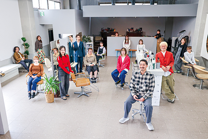 ▲個性豊かな17人のスタッフがお出迎え。お客さんの人生に寄り添い、デザインを提供しつづけている