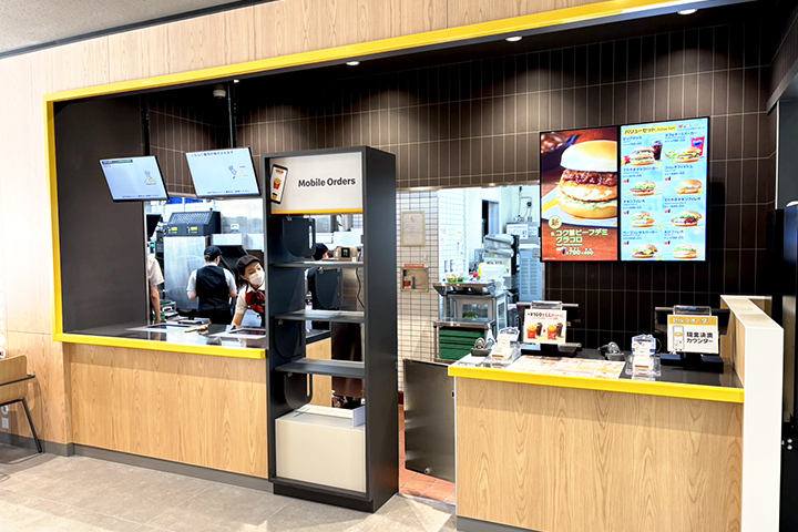 マクドナルドリニューアル_受け渡し口