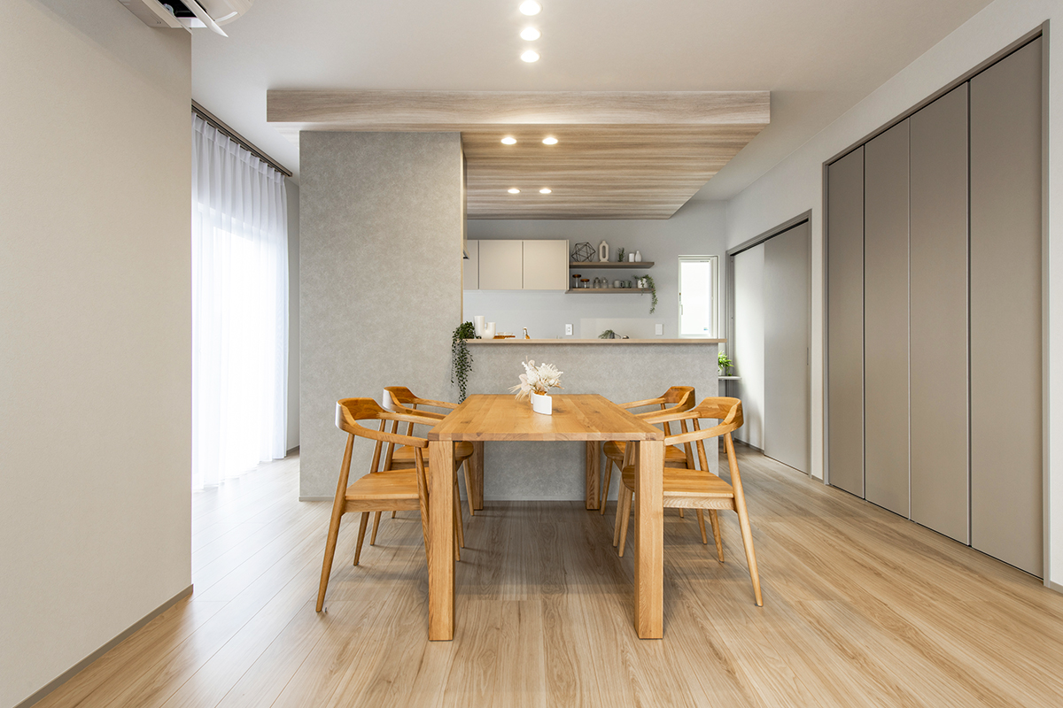 左右から出入りできるアイランドキッチン