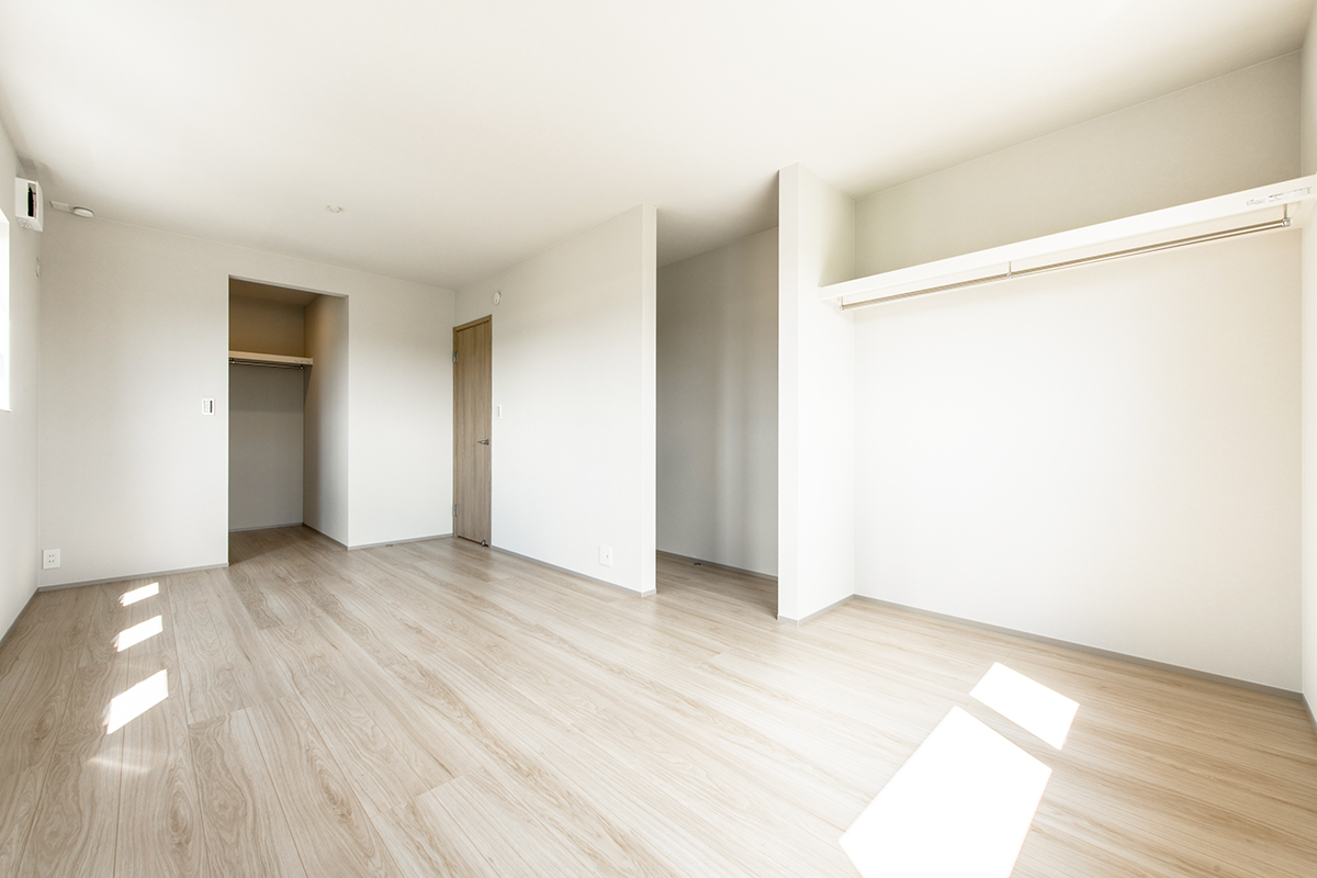 2部屋に仕切れる洋室