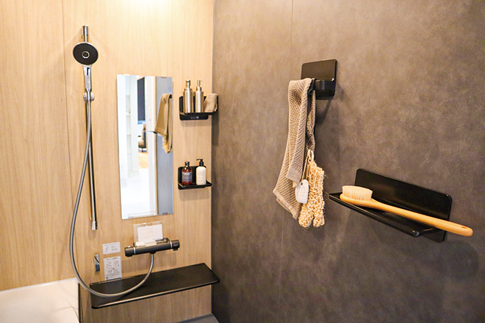 棚を好きな場所に設置できるマグネットの壁