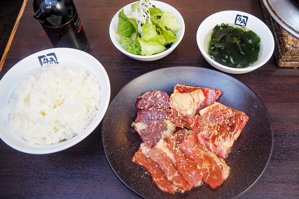 土日祝限定の「牛角焼肉定食」