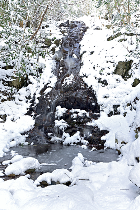 松ケ滝の雪景色
