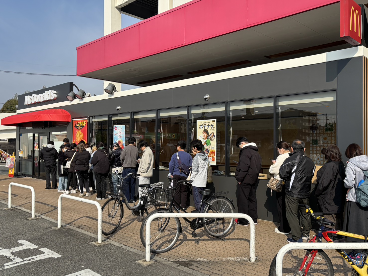 2603マクド学園店_開店前行列
