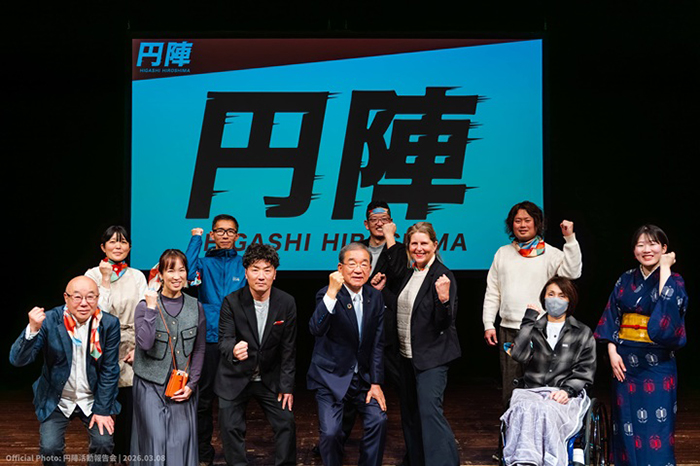 社会課題解決に取り組んだプレイヤーと高垣広徳東広島市長(前列中央)(東広島市提供)